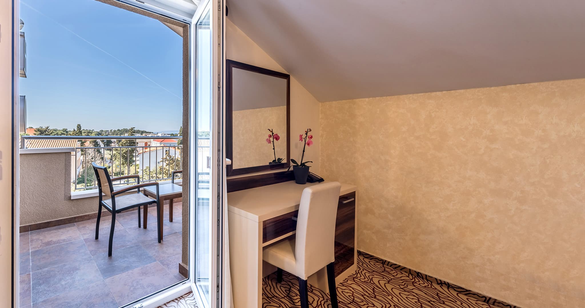 Obiteljska soba s balkonom